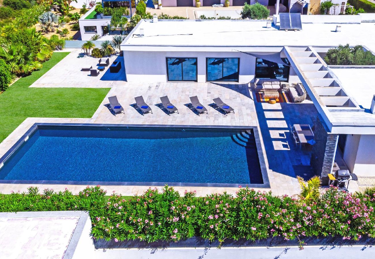 Villa em Quelfes - Blue Hill Boutique Villa
