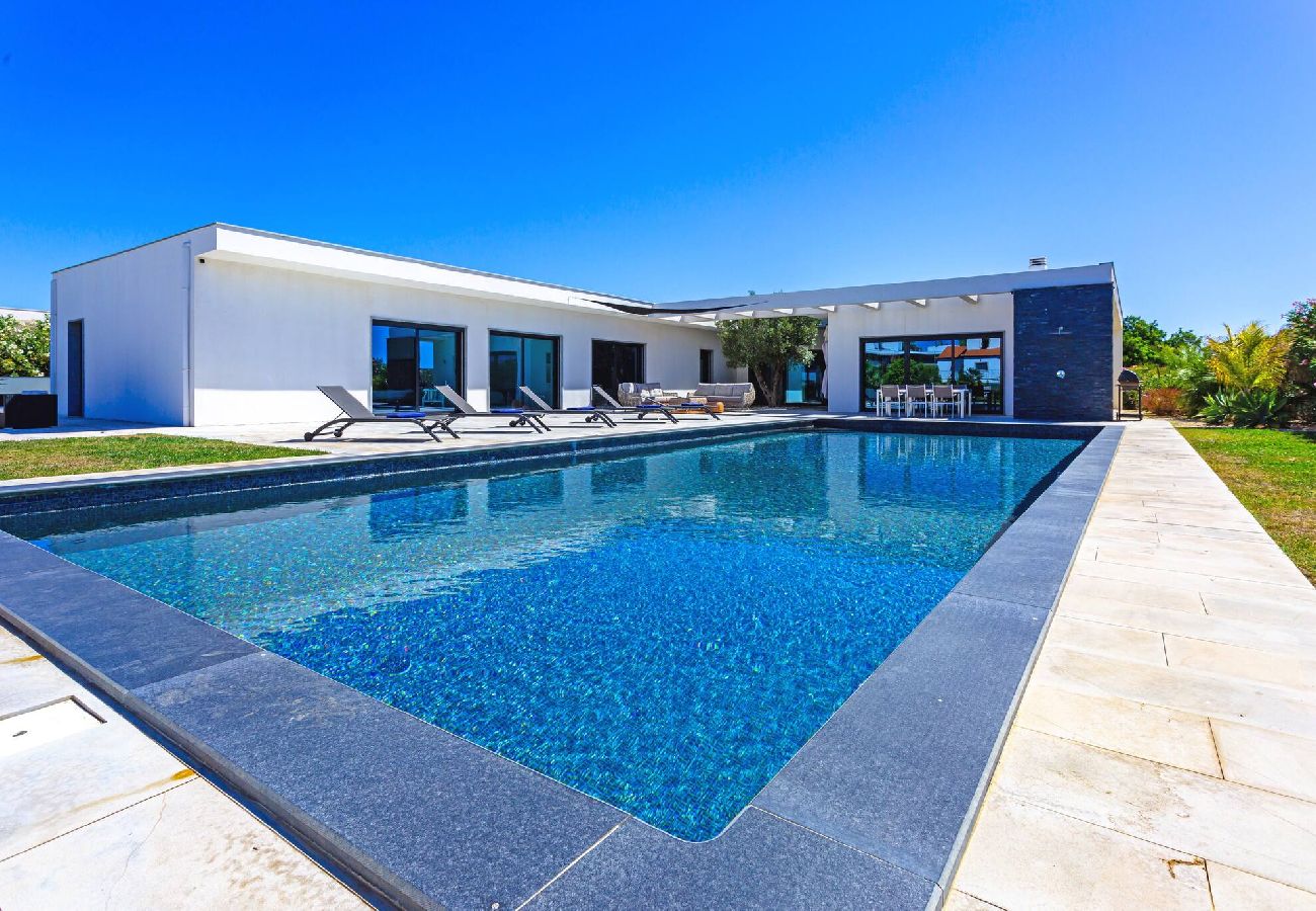 Villa em Quelfes - Blue Hill Boutique Villa