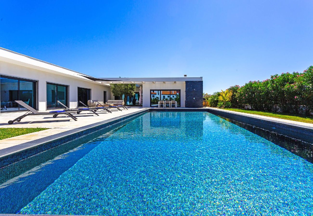 Villa em Quelfes - Blue Hill Boutique Villa