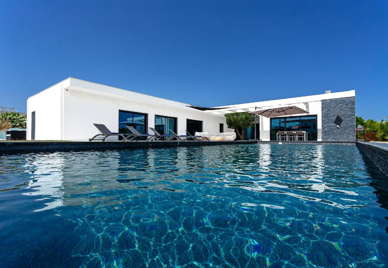 Villa em Quelfes - Blue Hill Boutique Villa