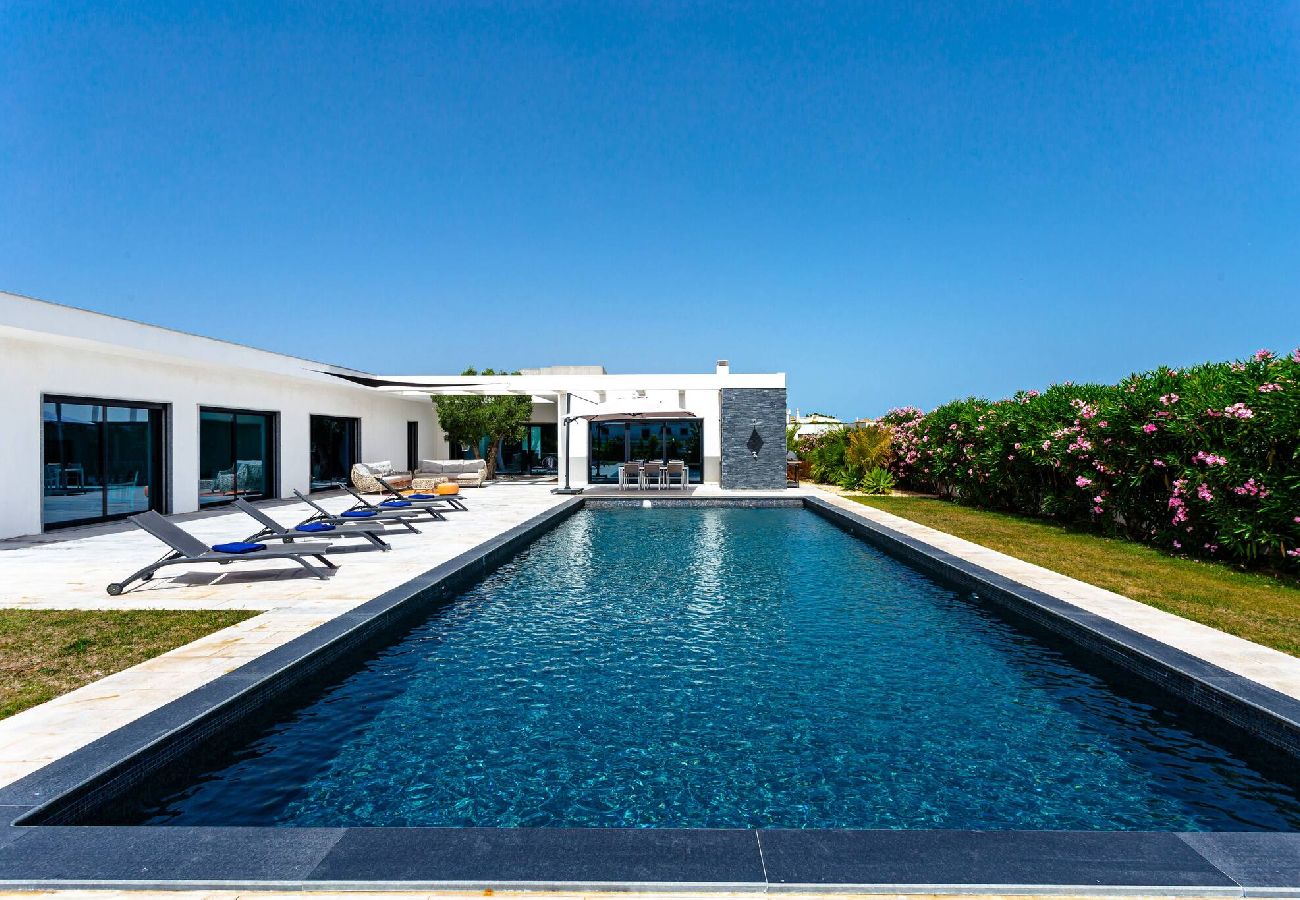 Villa em Quelfes - Blue Hill Boutique Villa