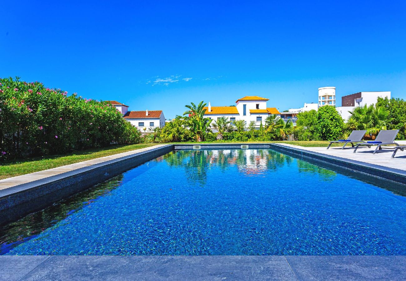 Villa em Quelfes - Blue Hill Boutique Villa