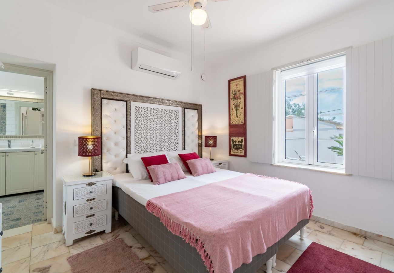 Villa in Moncarapacho - Casa Branca Fuzeta